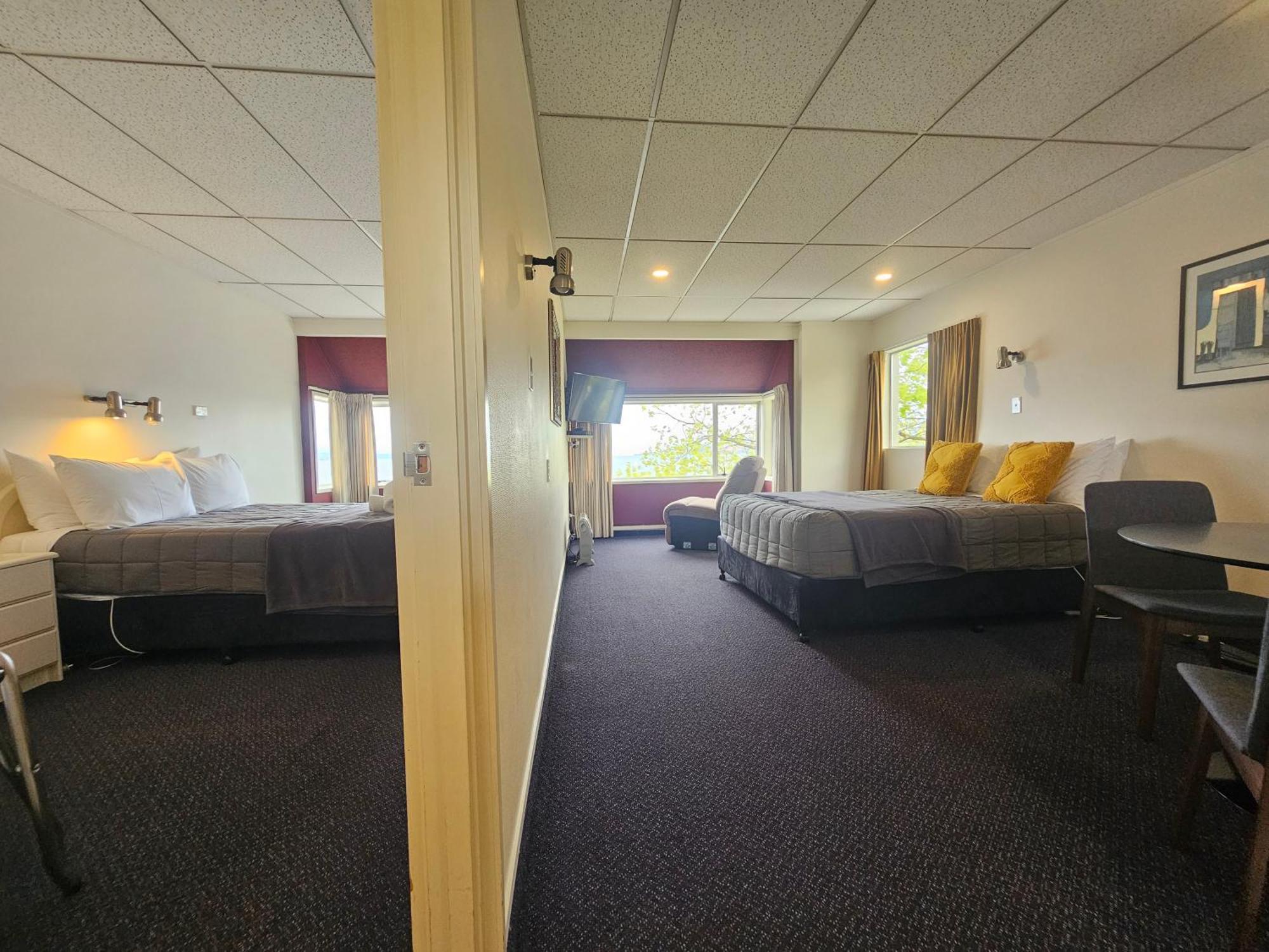 Tui Oaks Motel Lago Lago Taupo Exterior foto